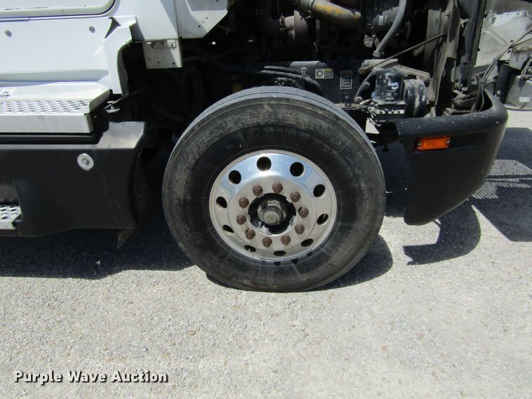 image for item HM9705 2007 Kenworth T600  semi truck