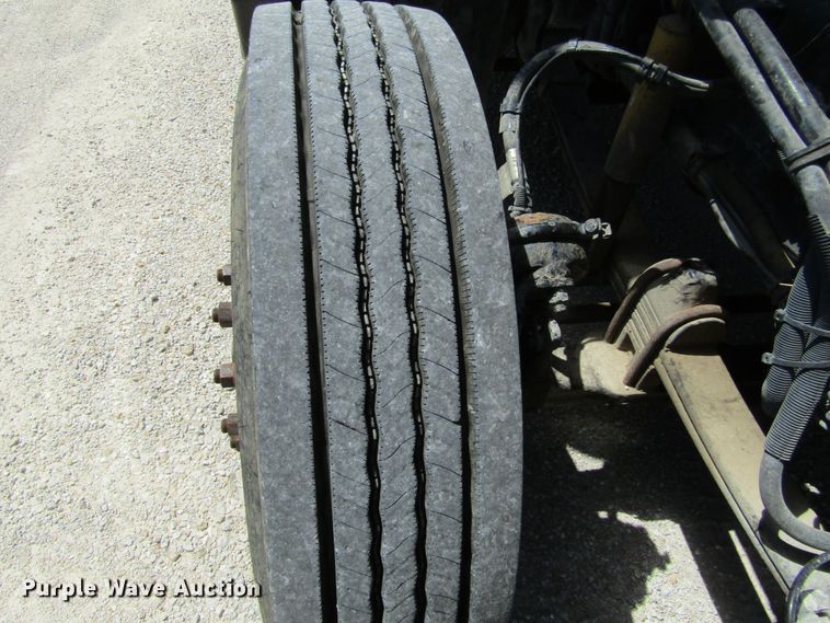 image for item HM9705 2007 Kenworth T600  semi truck