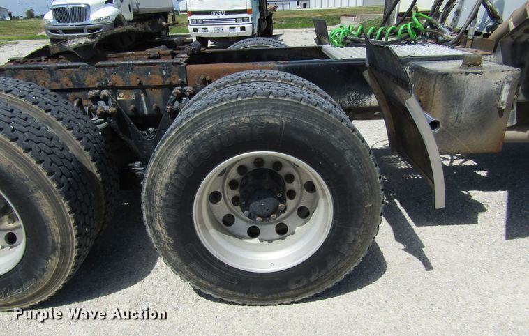 image for item HM9705 2007 Kenworth T600  semi truck