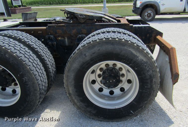 image for item HM9705 2007 Kenworth T600  semi truck