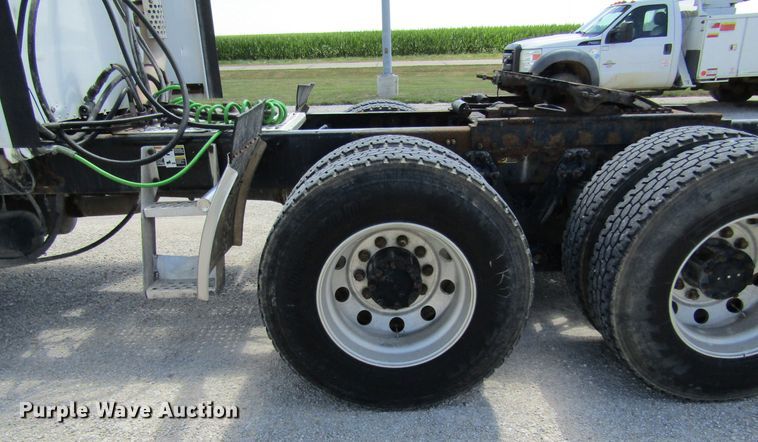 image for item HM9705 2007 Kenworth T600  semi truck