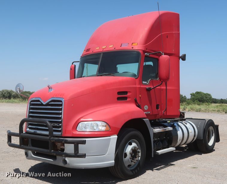 image for item HT9525 2014 Mack CXU612  semi truck