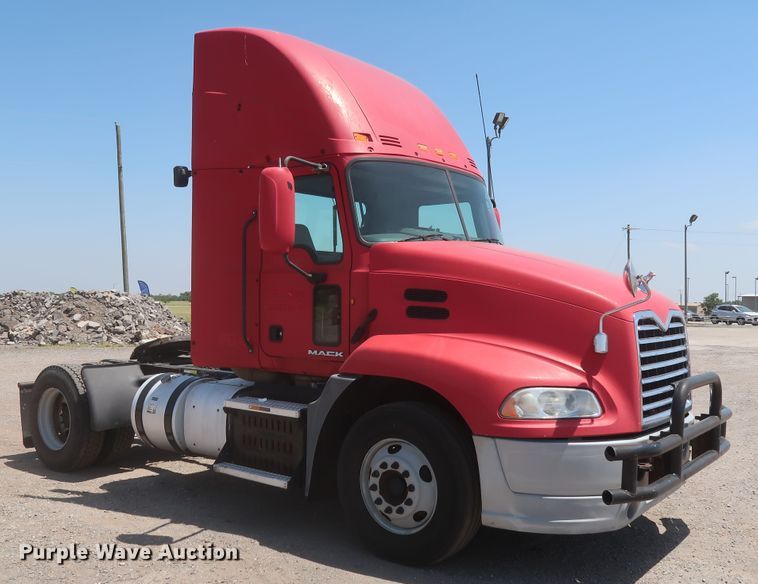 image for item HT9525 2014 Mack CXU612  semi truck