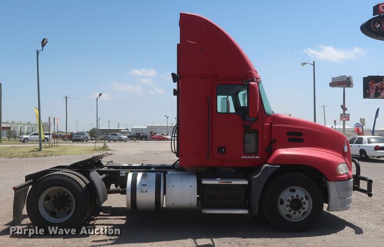 image for item HT9525 2014 Mack CXU612  semi truck