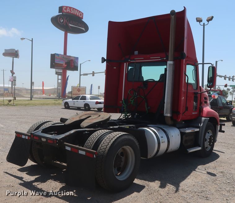 image for item HT9525 2014 Mack CXU612  semi truck