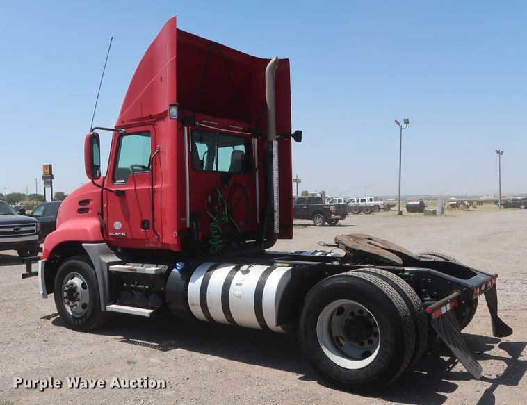 image for item HT9525 2014 Mack CXU612  semi truck