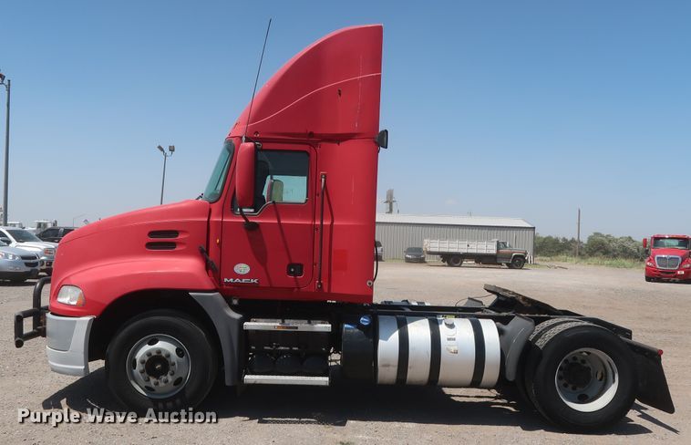 image for item HT9525 2014 Mack CXU612  semi truck