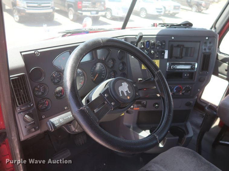 image for item HT9525 2014 Mack CXU612  semi truck