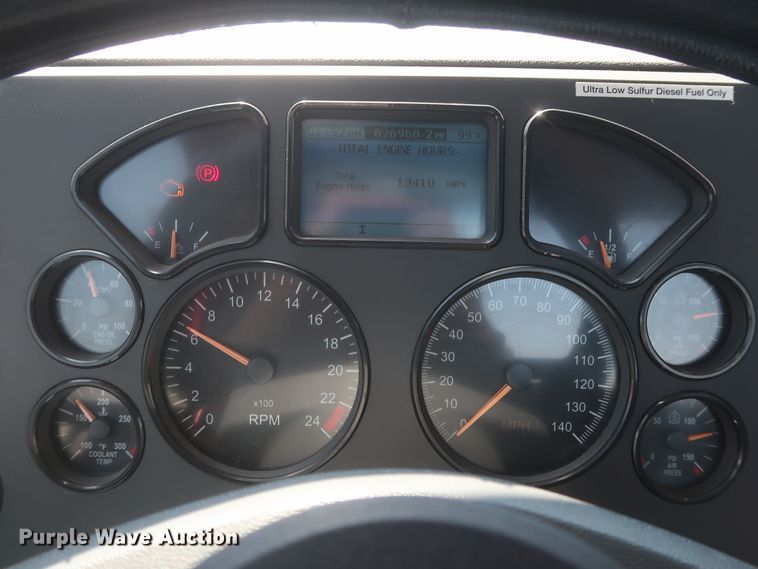 image for item HT9525 2014 Mack CXU612  semi truck