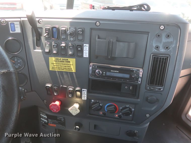 image for item HT9525 2014 Mack CXU612  semi truck