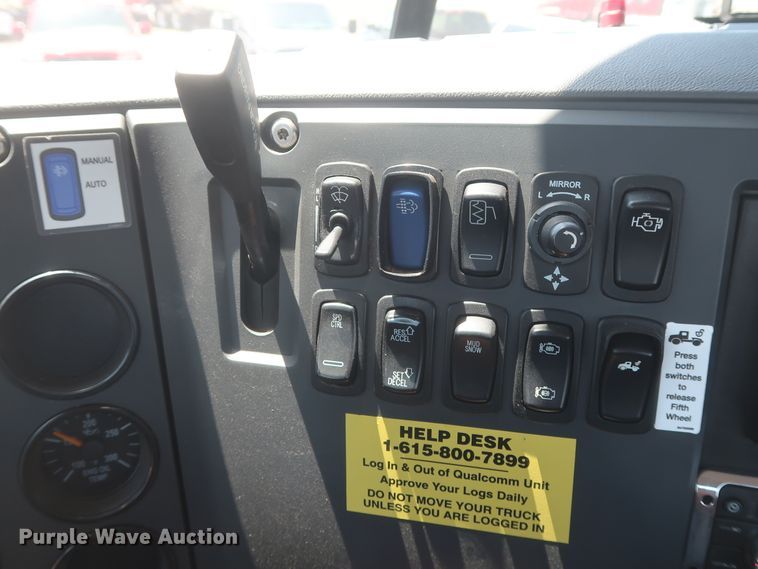 image for item HT9525 2014 Mack CXU612  semi truck