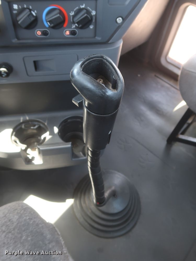 image for item HT9525 2014 Mack CXU612  semi truck