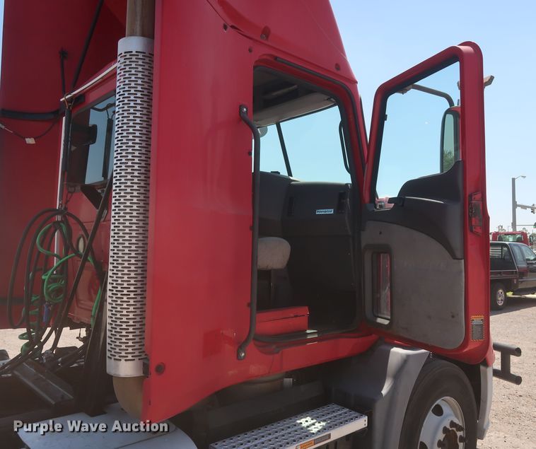 image for item HT9525 2014 Mack CXU612  semi truck