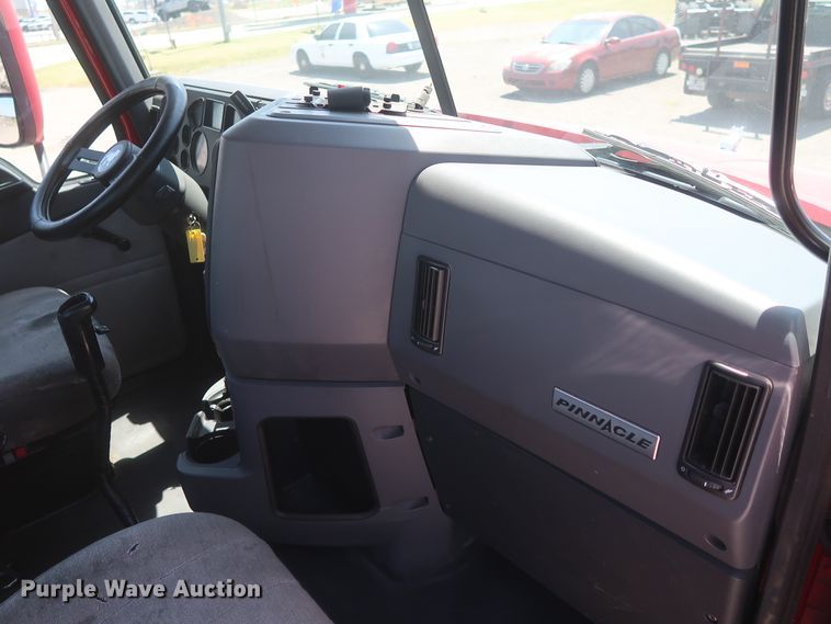 image for item HT9525 2014 Mack CXU612  semi truck