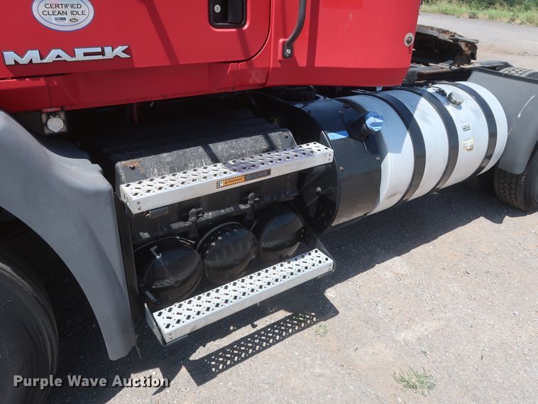 image for item HT9525 2014 Mack CXU612  semi truck