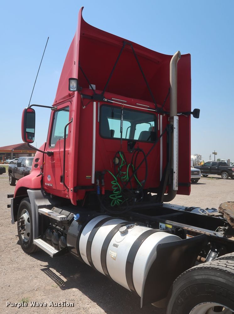 image for item HT9525 2014 Mack CXU612  semi truck