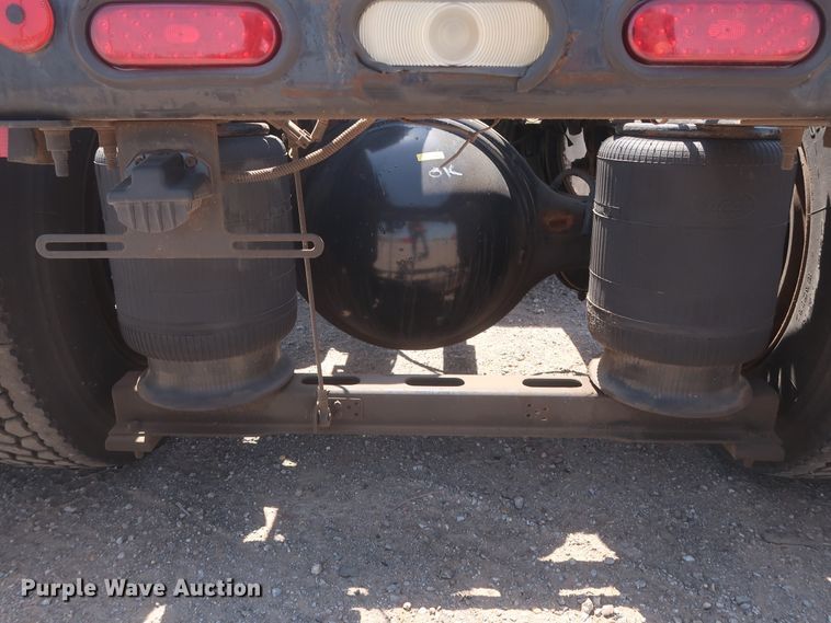 image for item HT9525 2014 Mack CXU612  semi truck