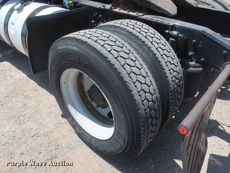 image for item HT9525 2014 Mack CXU612  semi truck