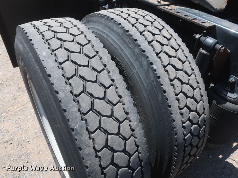 image for item HT9525 2014 Mack CXU612  semi truck