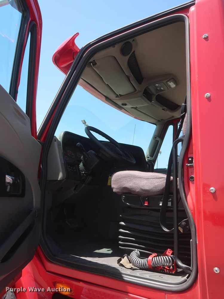 image for item HT9528 2015 International ProStar  semi truck