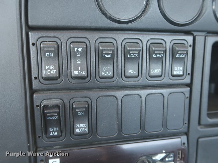 image for item HT9528 2015 International ProStar  semi truck