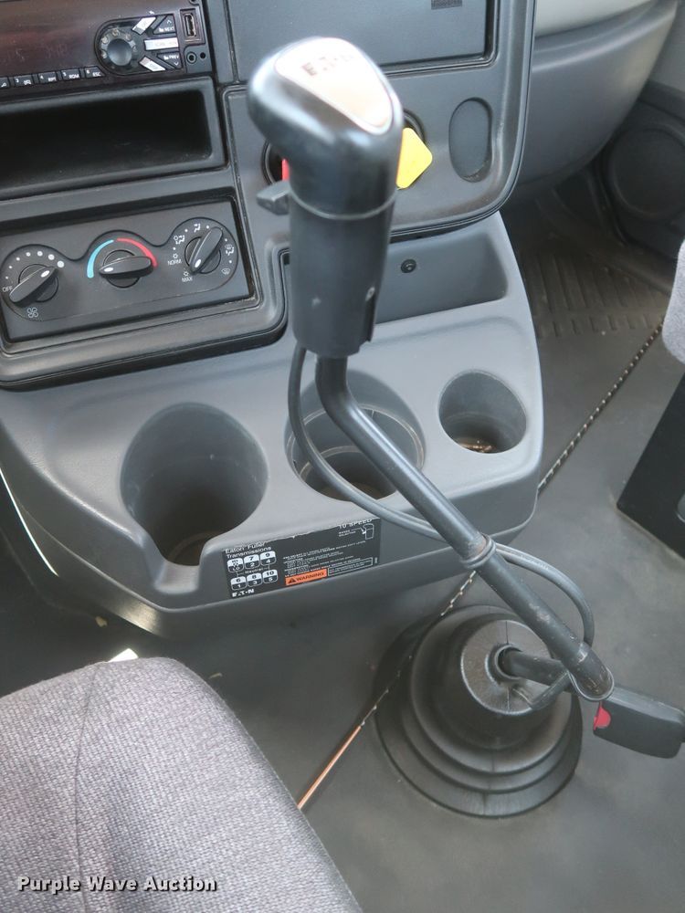 image for item HT9528 2015 International ProStar  semi truck