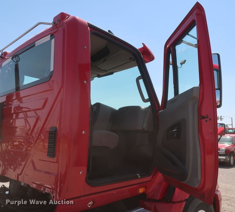 image for item HT9528 2015 International ProStar  semi truck