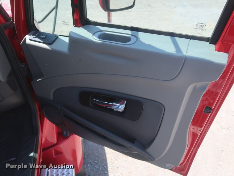 image for item HT9528 2015 International ProStar  semi truck