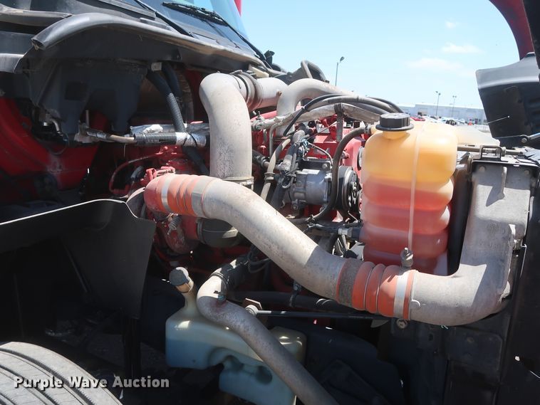 image for item HT9528 2015 International ProStar  semi truck