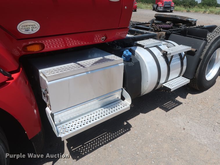 image for item HT9528 2015 International ProStar  semi truck