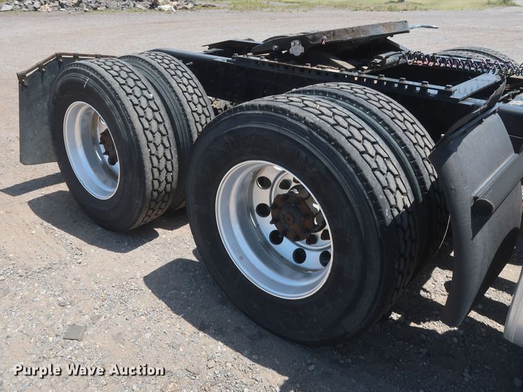 image for item HT9528 2015 International ProStar  semi truck