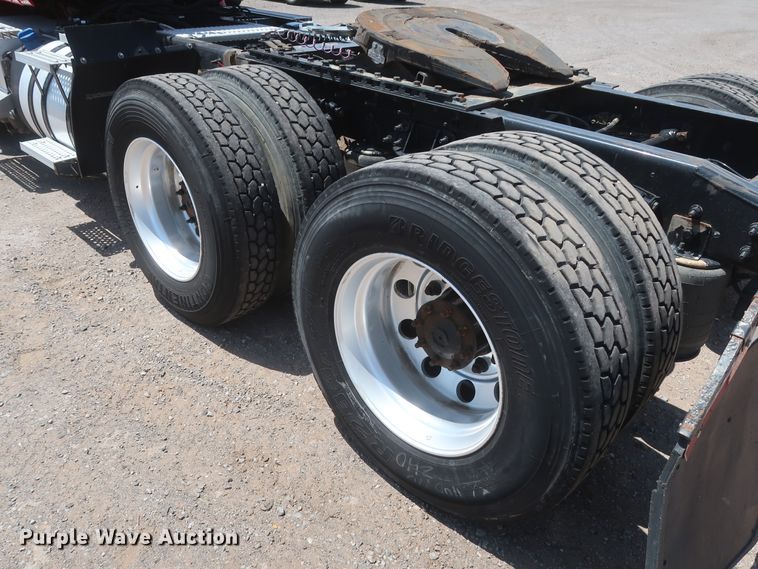 image for item HT9528 2015 International ProStar  semi truck