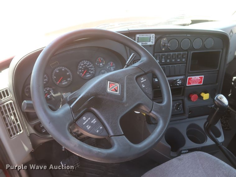 image for item HT9529 2015 International ProStar  semi truck