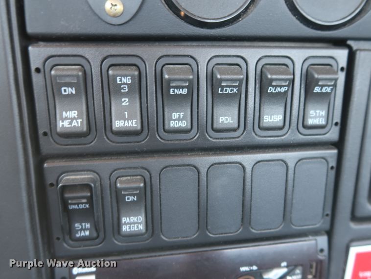 image for item HT9529 2015 International ProStar  semi truck