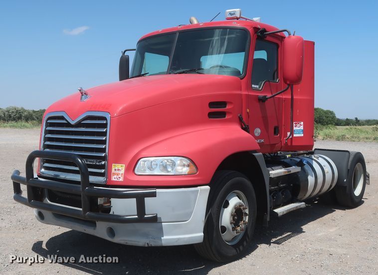image for item HT9530 2014 Mack CXU612  semi truck