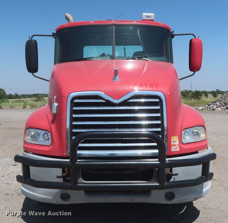 image for item HT9530 2014 Mack CXU612  semi truck