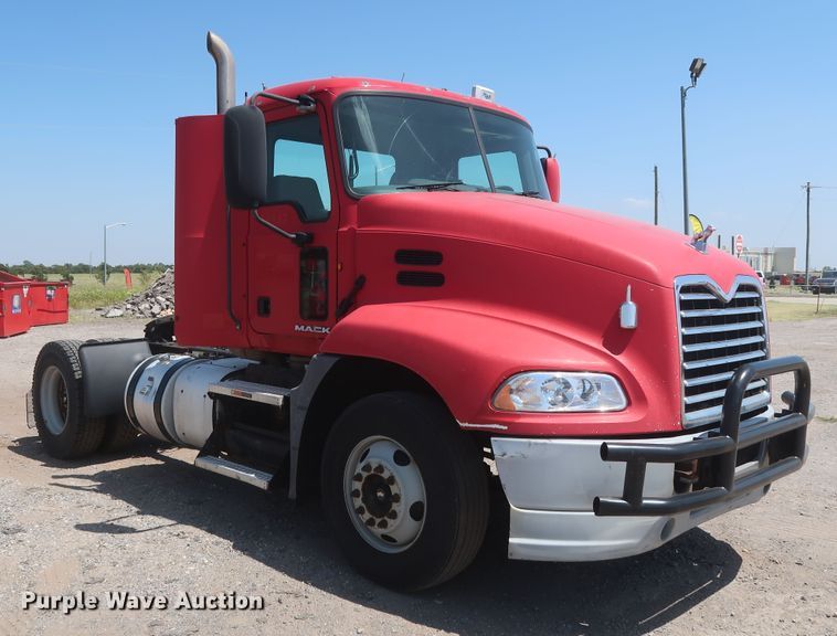 image for item HT9530 2014 Mack CXU612  semi truck