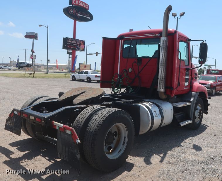 image for item HT9530 2014 Mack CXU612  semi truck