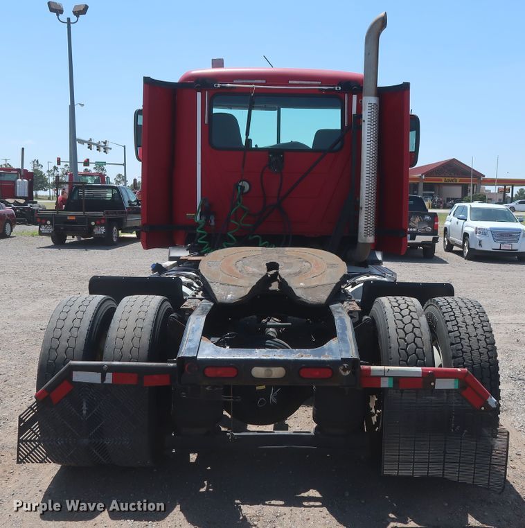 image for item HT9530 2014 Mack CXU612  semi truck