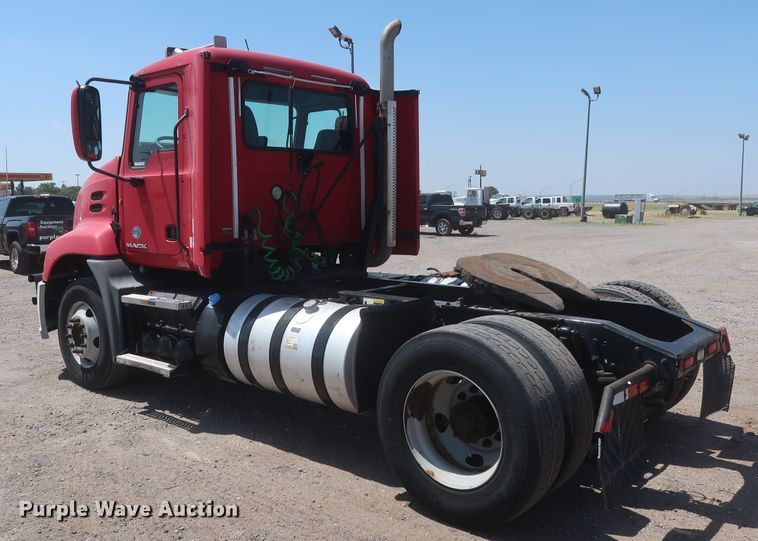 image for item HT9530 2014 Mack CXU612  semi truck