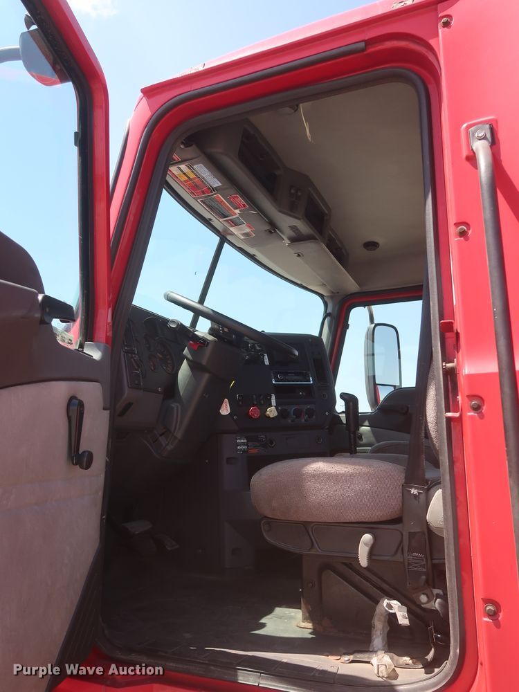 image for item HT9530 2014 Mack CXU612  semi truck