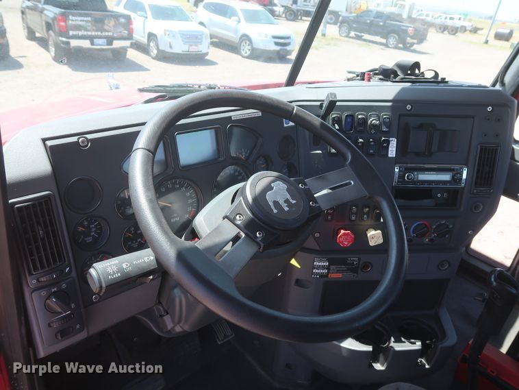 image for item HT9530 2014 Mack CXU612  semi truck