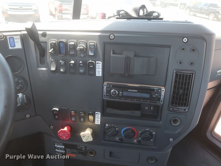 image for item HT9530 2014 Mack CXU612  semi truck