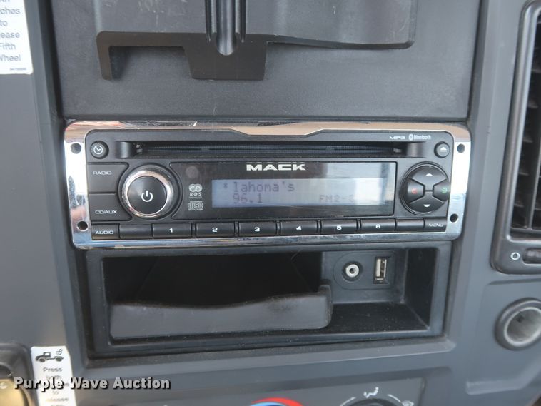 image for item HT9530 2014 Mack CXU612  semi truck