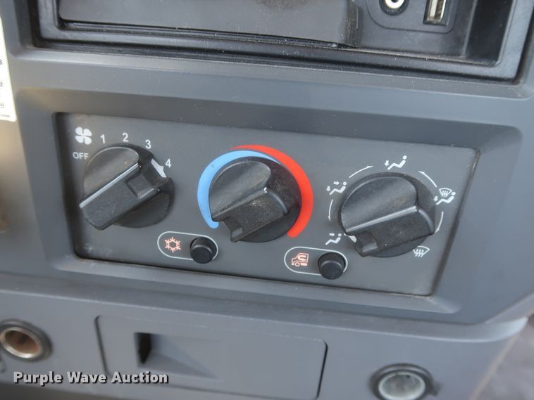 image for item HT9530 2014 Mack CXU612  semi truck