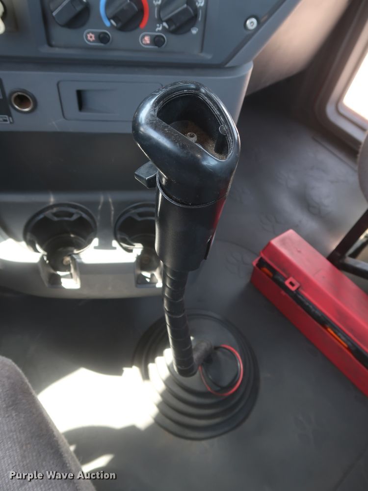 image for item HT9530 2014 Mack CXU612  semi truck