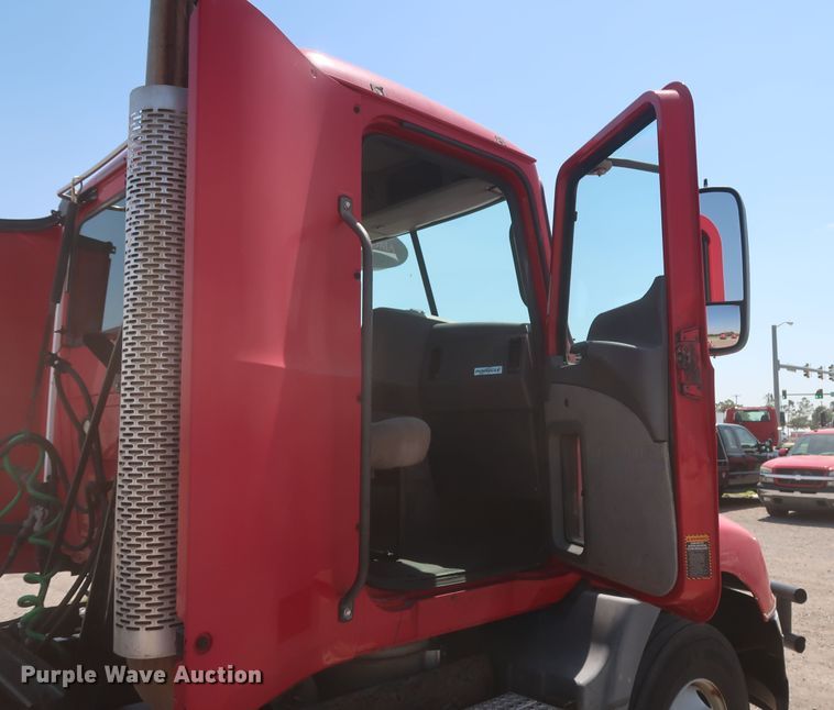 image for item HT9530 2014 Mack CXU612  semi truck