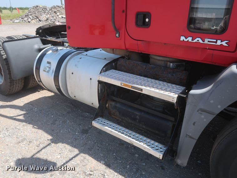 image for item HT9530 2014 Mack CXU612  semi truck