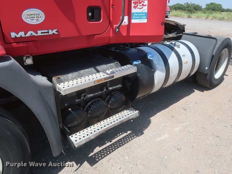 image for item HT9530 2014 Mack CXU612  semi truck