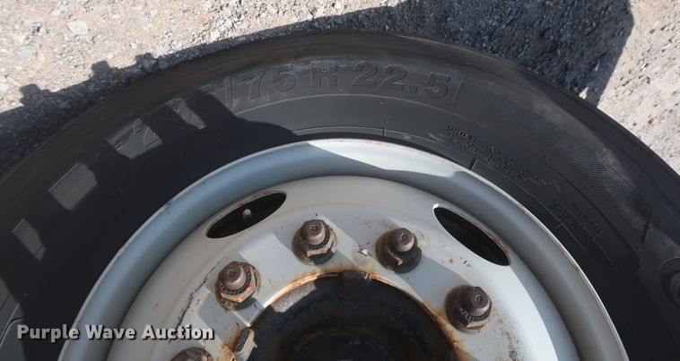 image for item HT9530 2014 Mack CXU612  semi truck